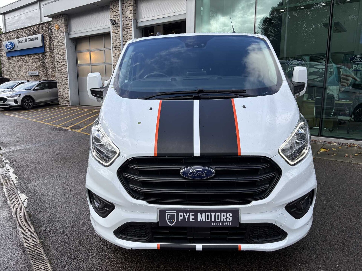 Used Ford Transit Custom 2023 for sale - 76466495: Photo 2