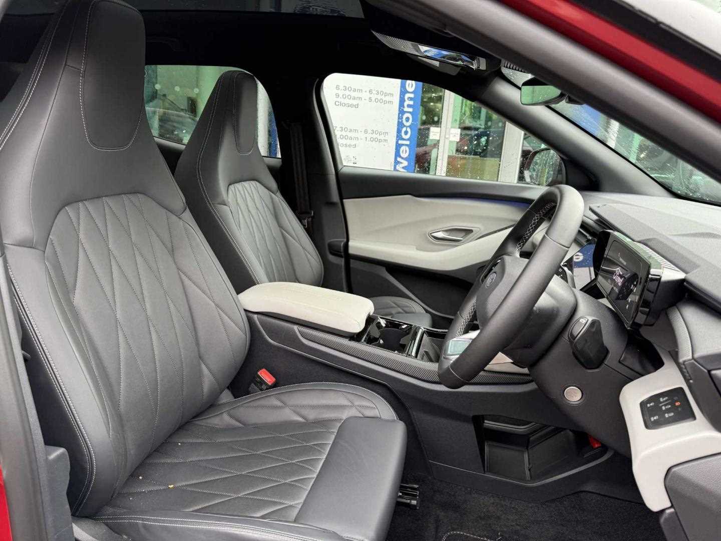 Used Ford Explorer 2024 for sale - 76466221: Photo 11