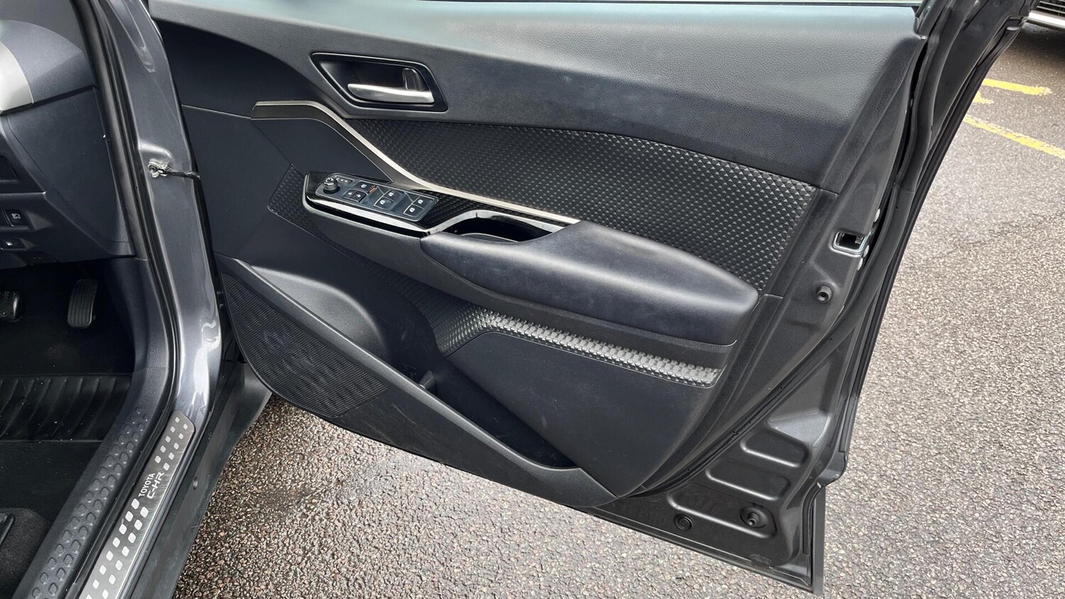 Used Toyota C-HR 2019 for sale - 76735119: Photo 24