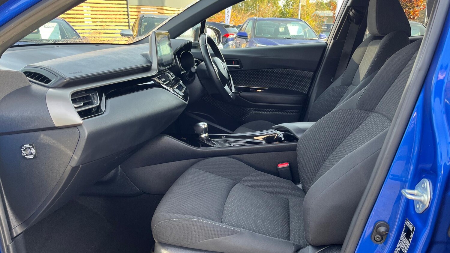 Used Toyota C-HR 2018 for sale - 76388051: Photo 10