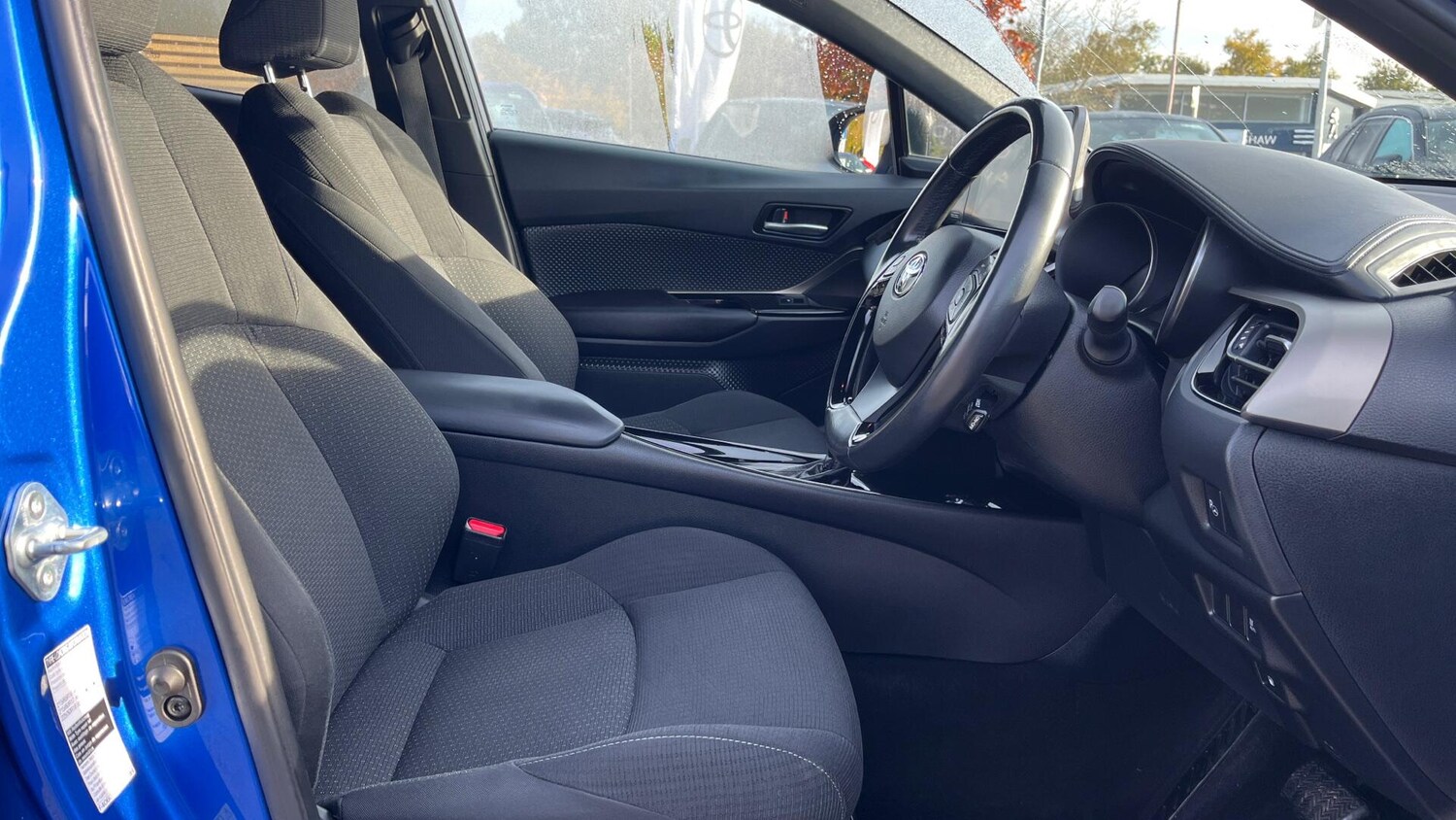 Used Toyota C-HR 2018 for sale - 76388051: Photo 11