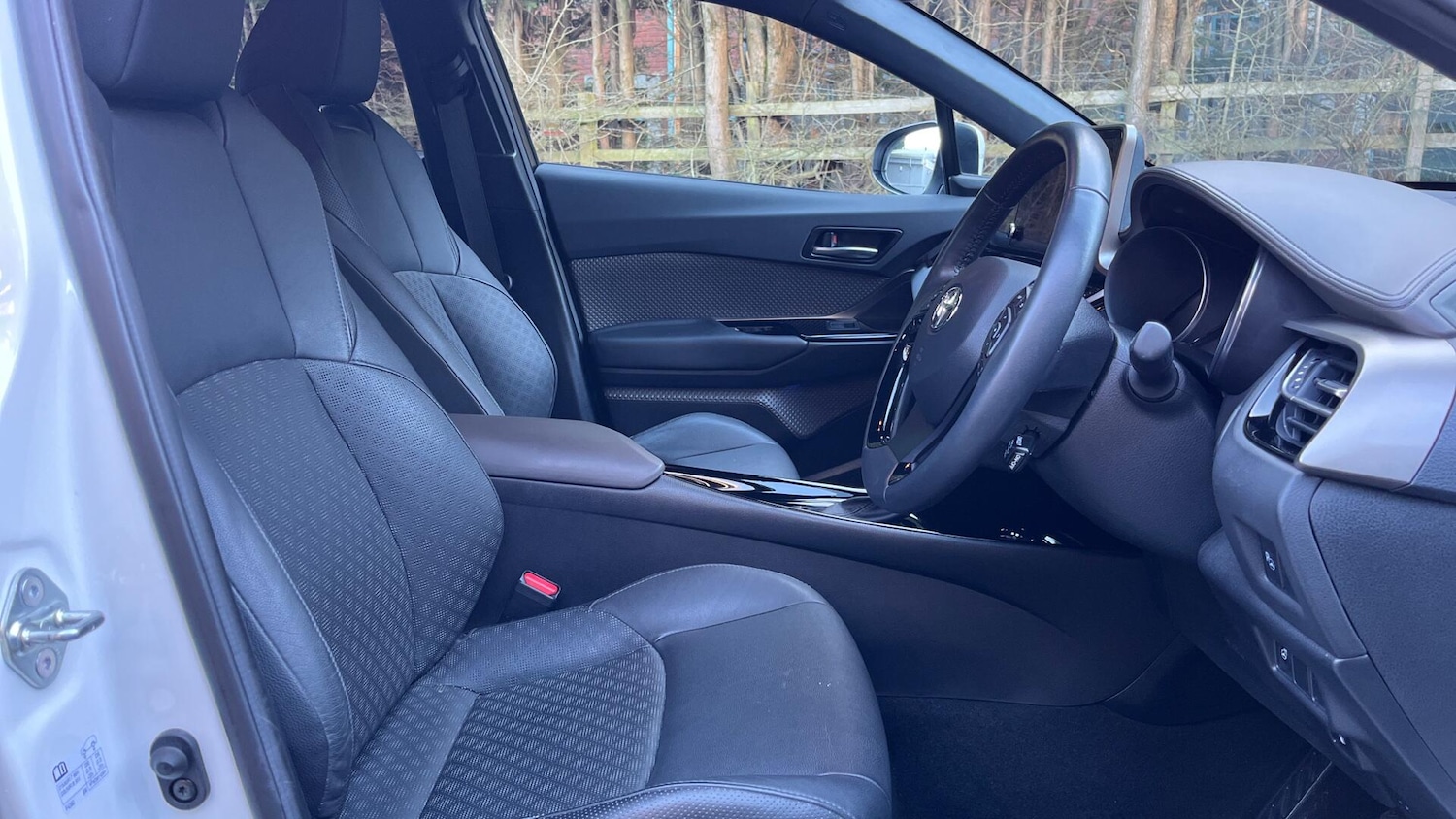 Used Toyota C-HR 2023 for sale - 76735259: Photo 11