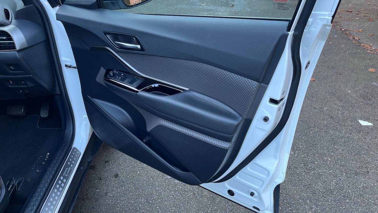 Used Toyota C-HR 2023 for sale - 76735259: Photo 24