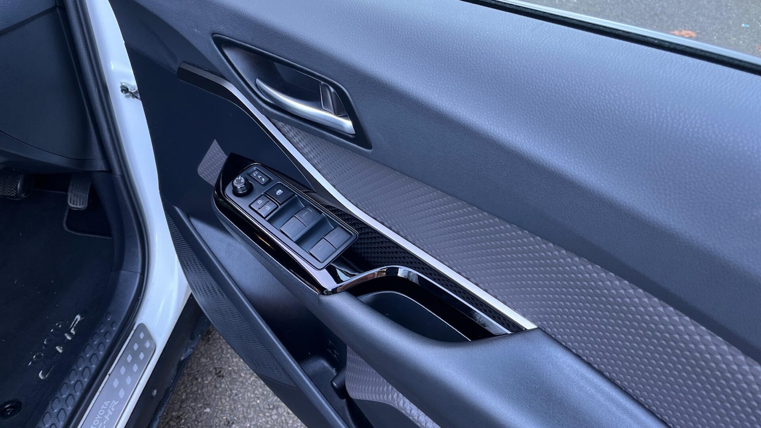 Used Toyota C-HR 2023 for sale - 76735259: Photo 25