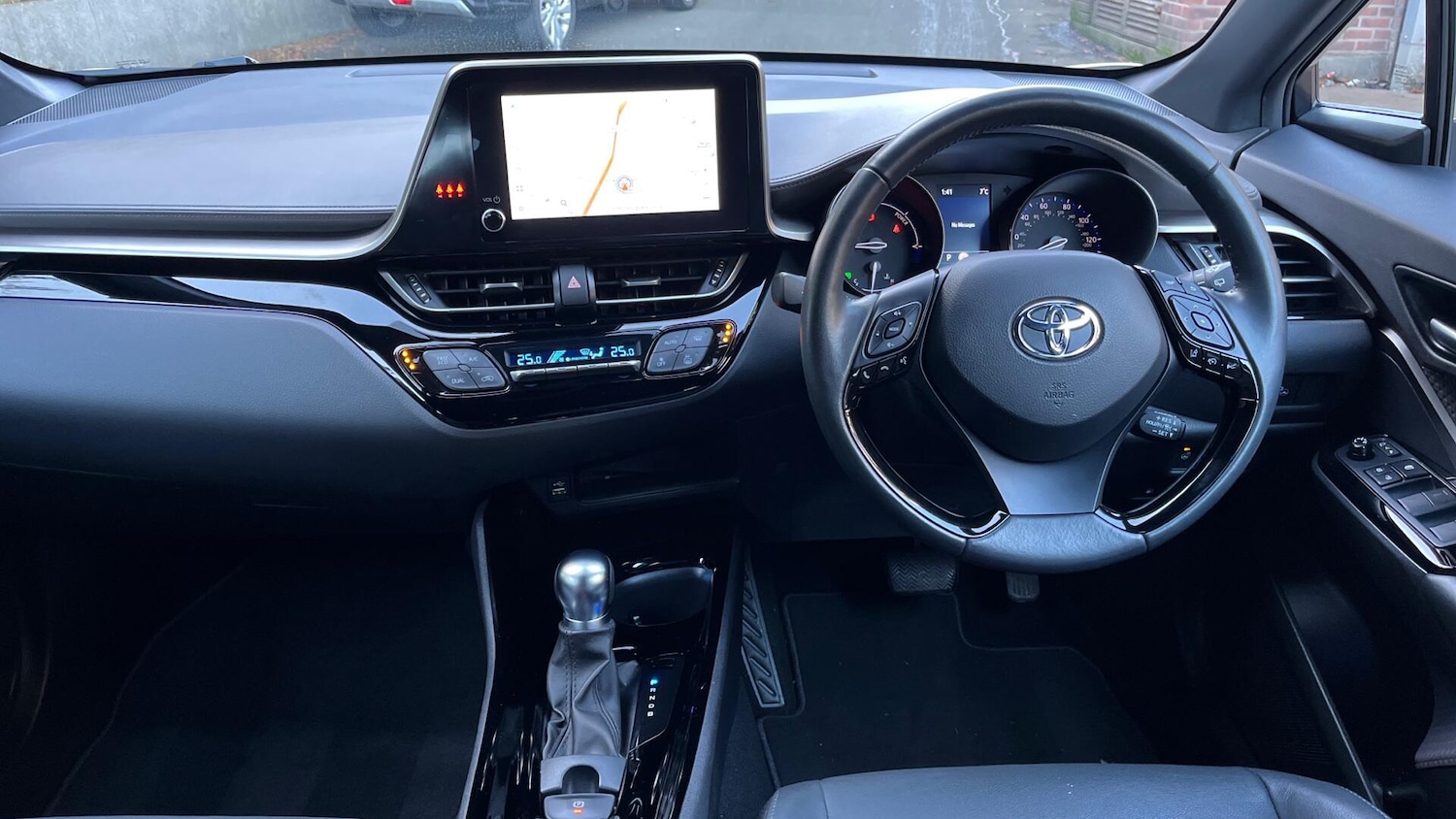 Used Toyota C-HR 2023 for sale - 76735259: Photo 5