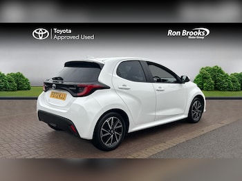 Used Toyota Yaris 2023 for sale - 76964412: Photo