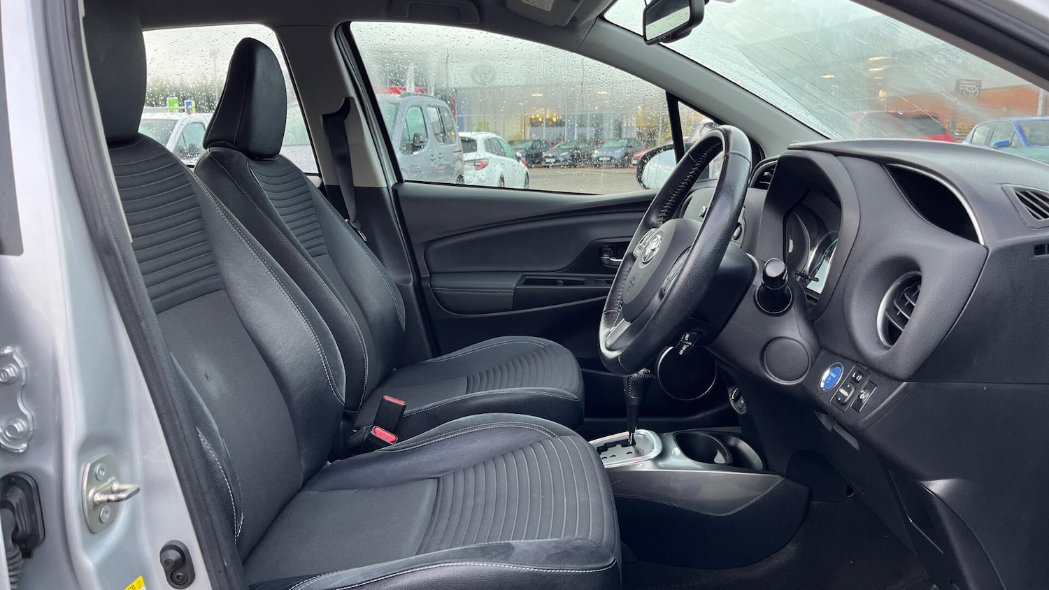 Used Toyota Yaris for sale - 76528115: Photo 11