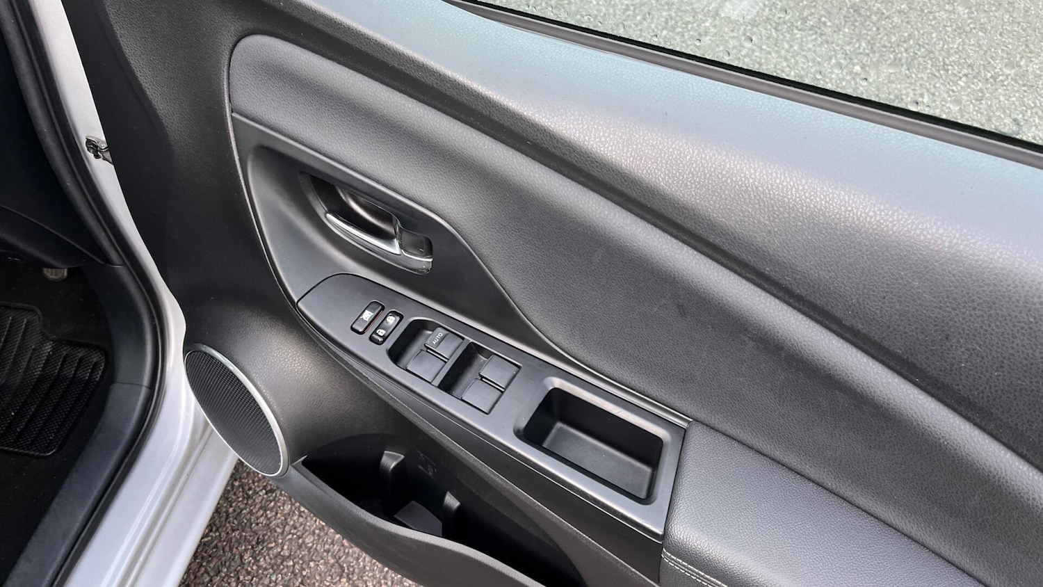 Used Toyota Yaris for sale - 76528115: Photo 23