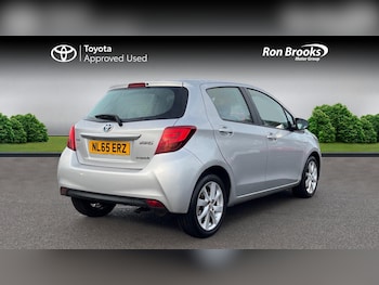 Used Toyota Yaris 2015 for sale - 76528115: Photo