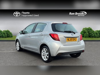 Used Toyota Yaris 2015 for sale - 76528115: Photo