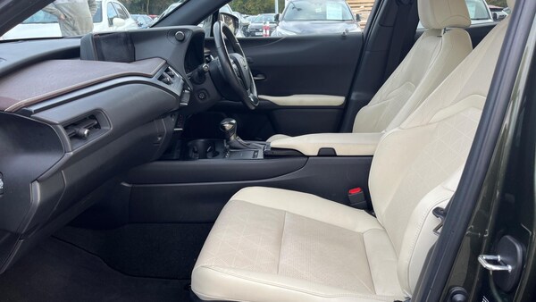 Used Lexus UX 2020 for sale - 76137318: Photo 10