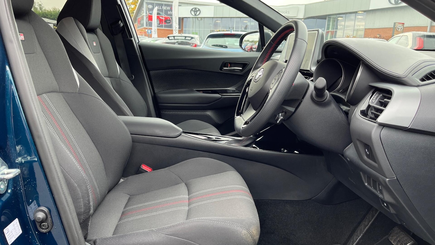 Used Toyota C-HR 2023 for sale - 76123008: Photo 11