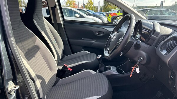Used Toyota AYGO 2019 for sale - 76282899: Photo 11
