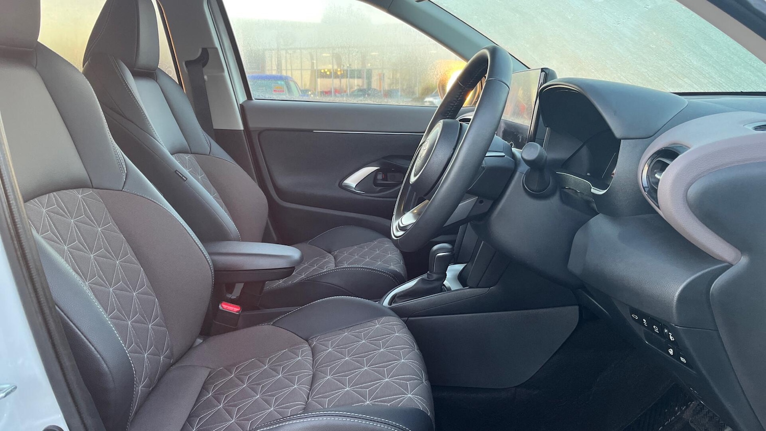 Used Toyota Yaris Cross 2024 for sale - 77040449: Photo 11