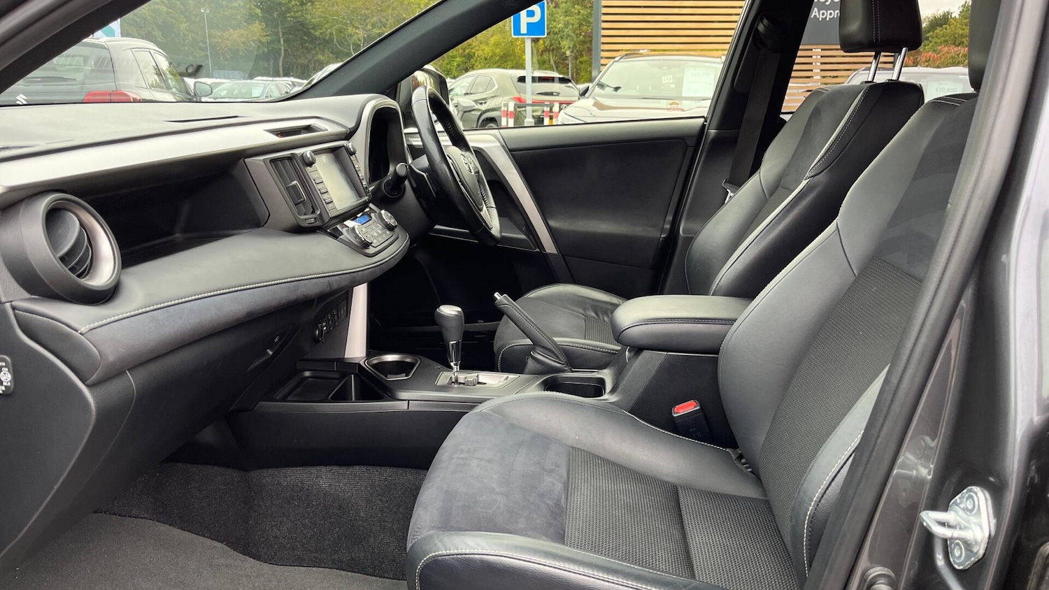 Used Toyota RAV4 2017 for sale - 76122413: Photo 10