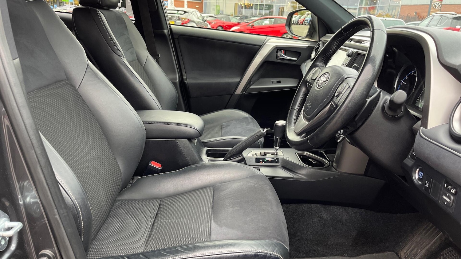 Used Toyota RAV4 2017 for sale - 76122413: Photo 11