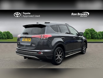 Used Toyota RAV4 2017 for sale - 76122413: Photo 2