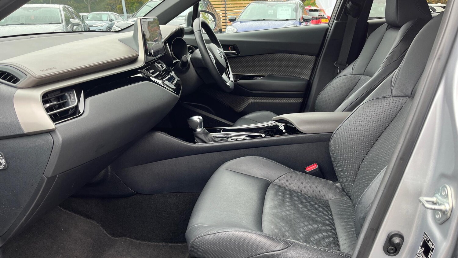 Used Toyota C-HR 2023 for sale - 76072110: Photo 10