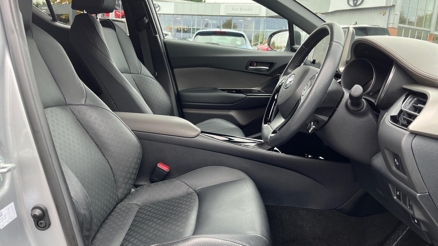 Used Toyota C-HR 2023 for sale - 76072110: Photo 11