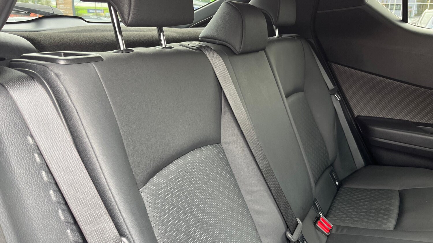 Used Toyota C-HR 2023 for sale - 76072110: Photo 12