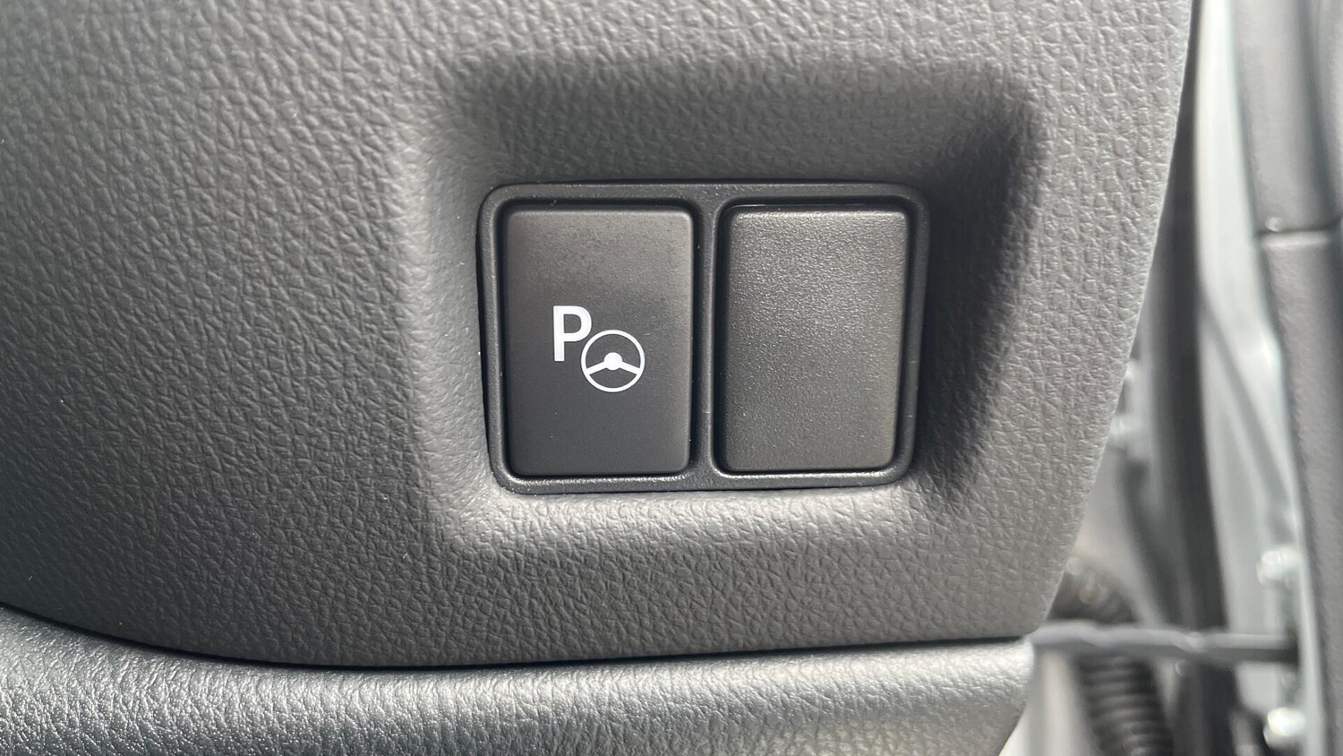 Used Toyota C-HR 2023 for sale - 76072110: Photo 21