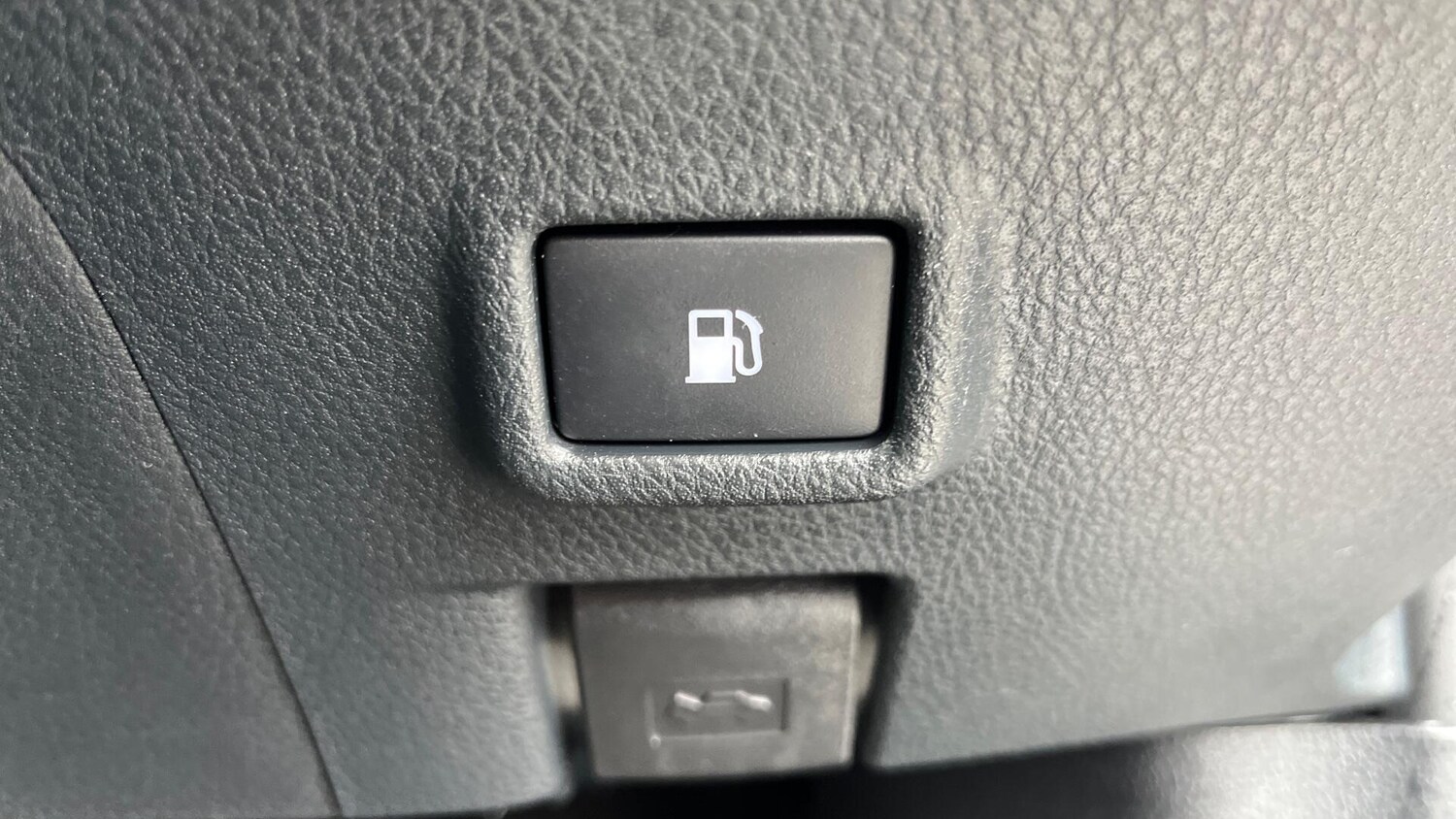 Used Toyota C-HR 2023 for sale - 76072110: Photo 23