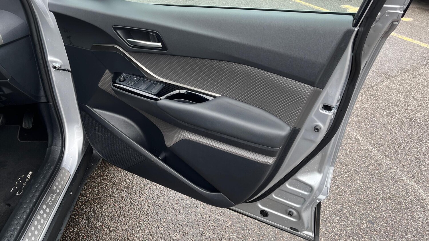 Used Toyota C-HR 2023 for sale - 76072110: Photo 25