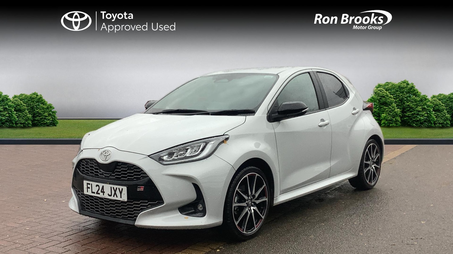 Used Toyota Yaris 2024 for sale - 76824940: Photo 3