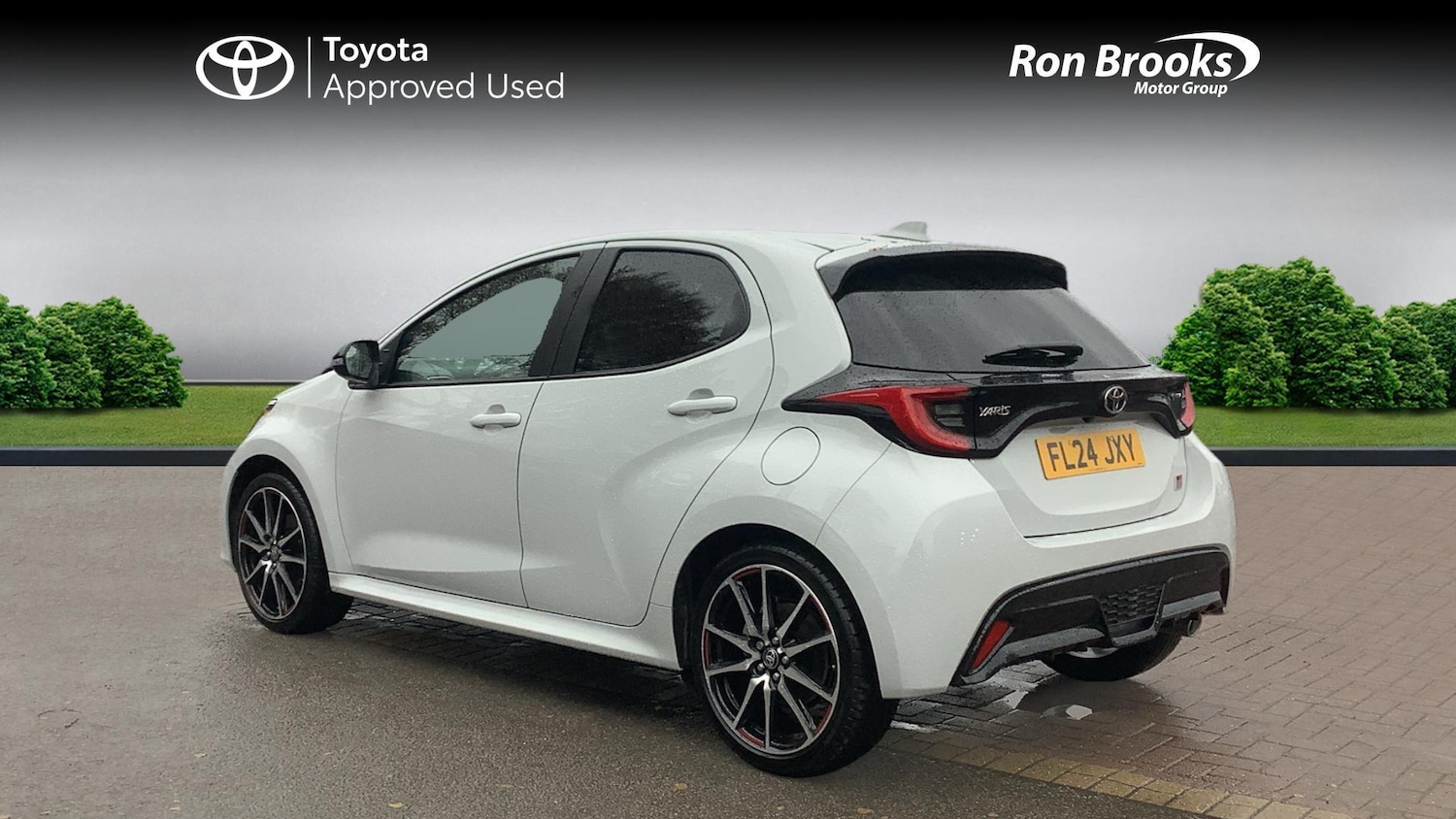 Used Toyota Yaris 2024 for sale - 76824940: Photo 4