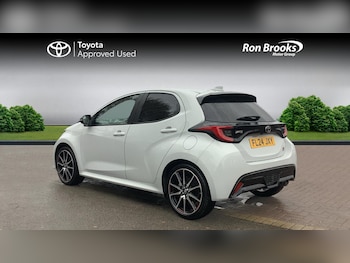 Used Toyota Yaris 2024 for sale - 76824940: Photo