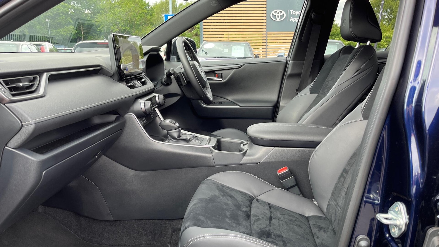 Used Toyota RAV4 2024 for sale - 76138106: Photo 10