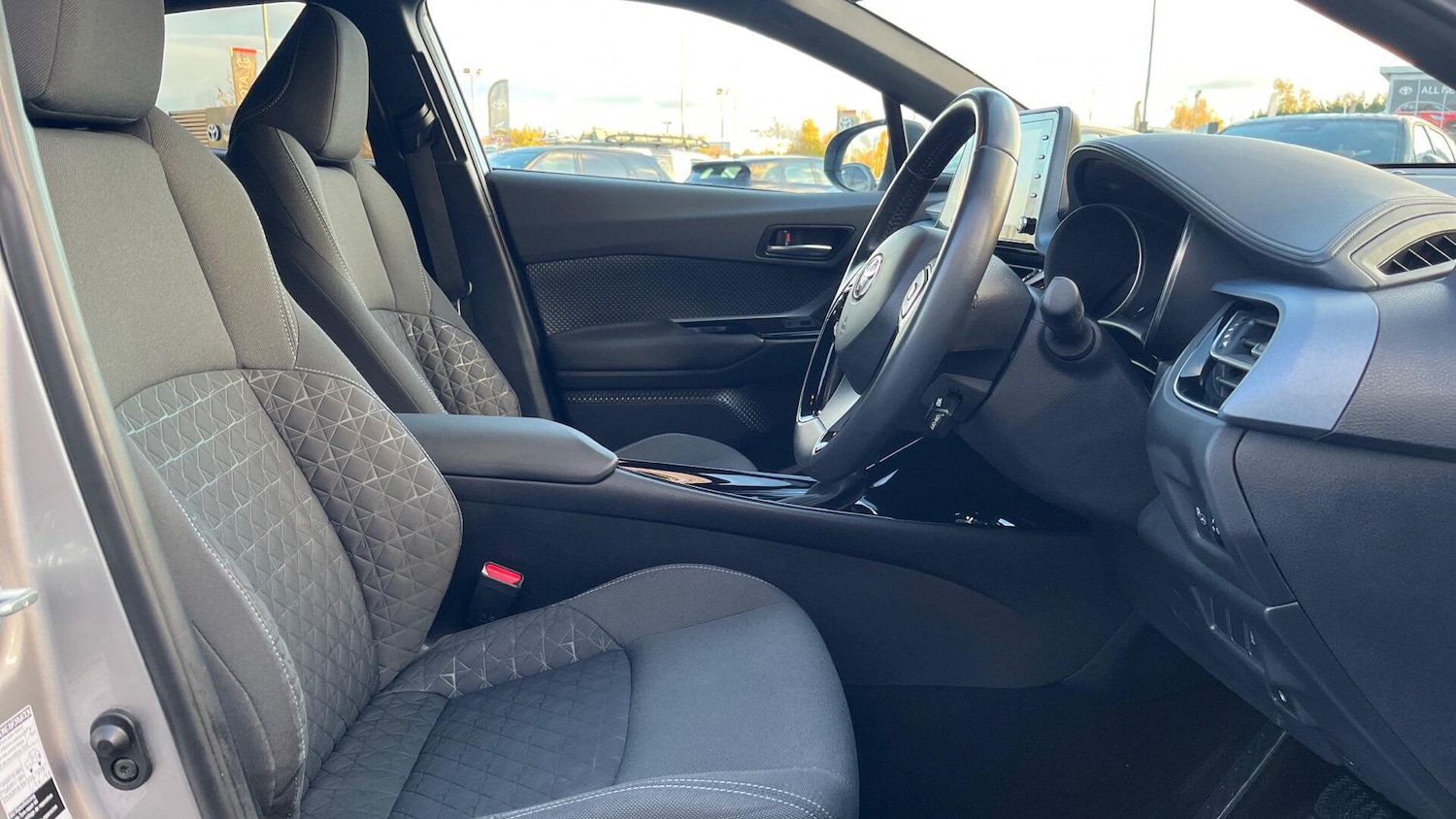 Used Toyota C-HR 2021 for sale - 76735310: Photo 11