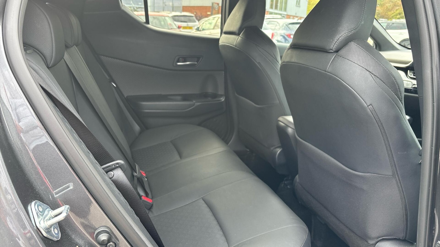 Used Toyota C-HR 2021 for sale - 76109302: Photo 12