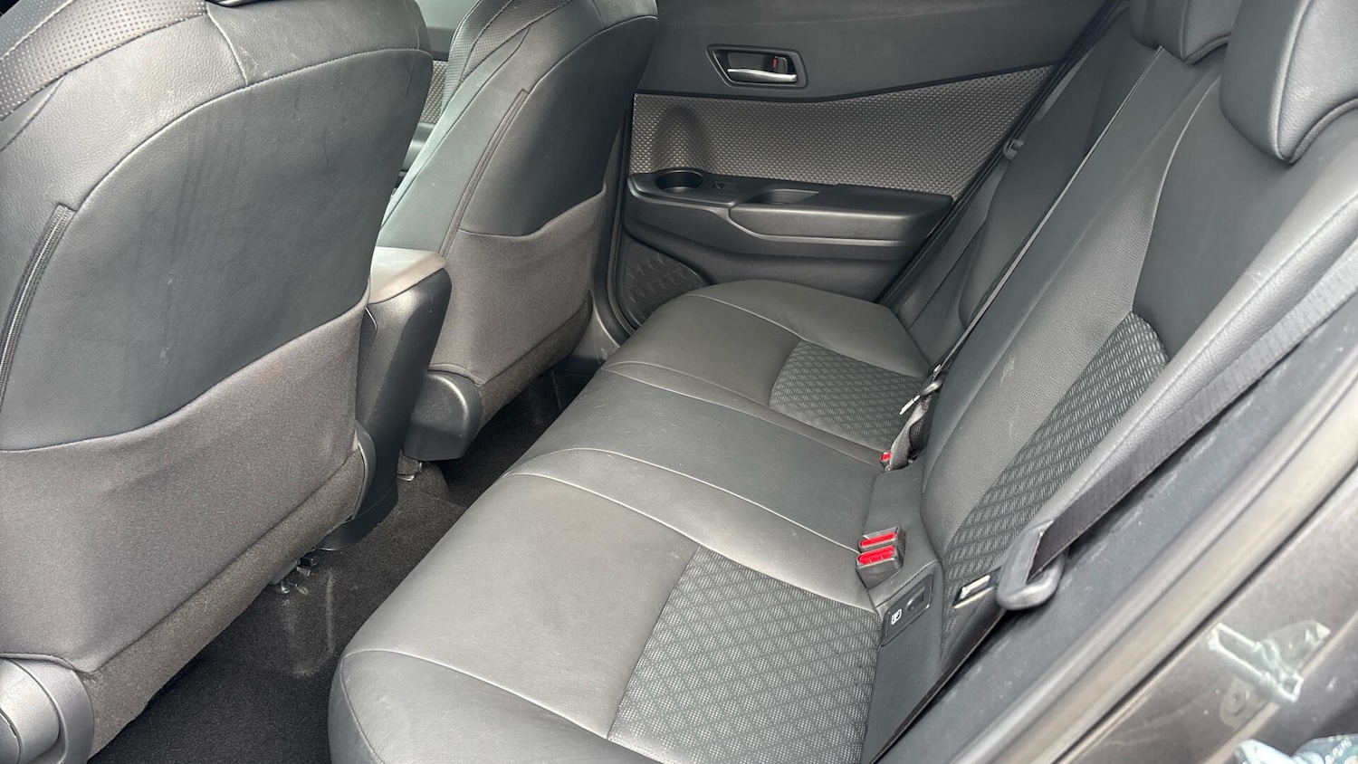 Used Toyota C-HR 2021 for sale - 76109302: Photo 13