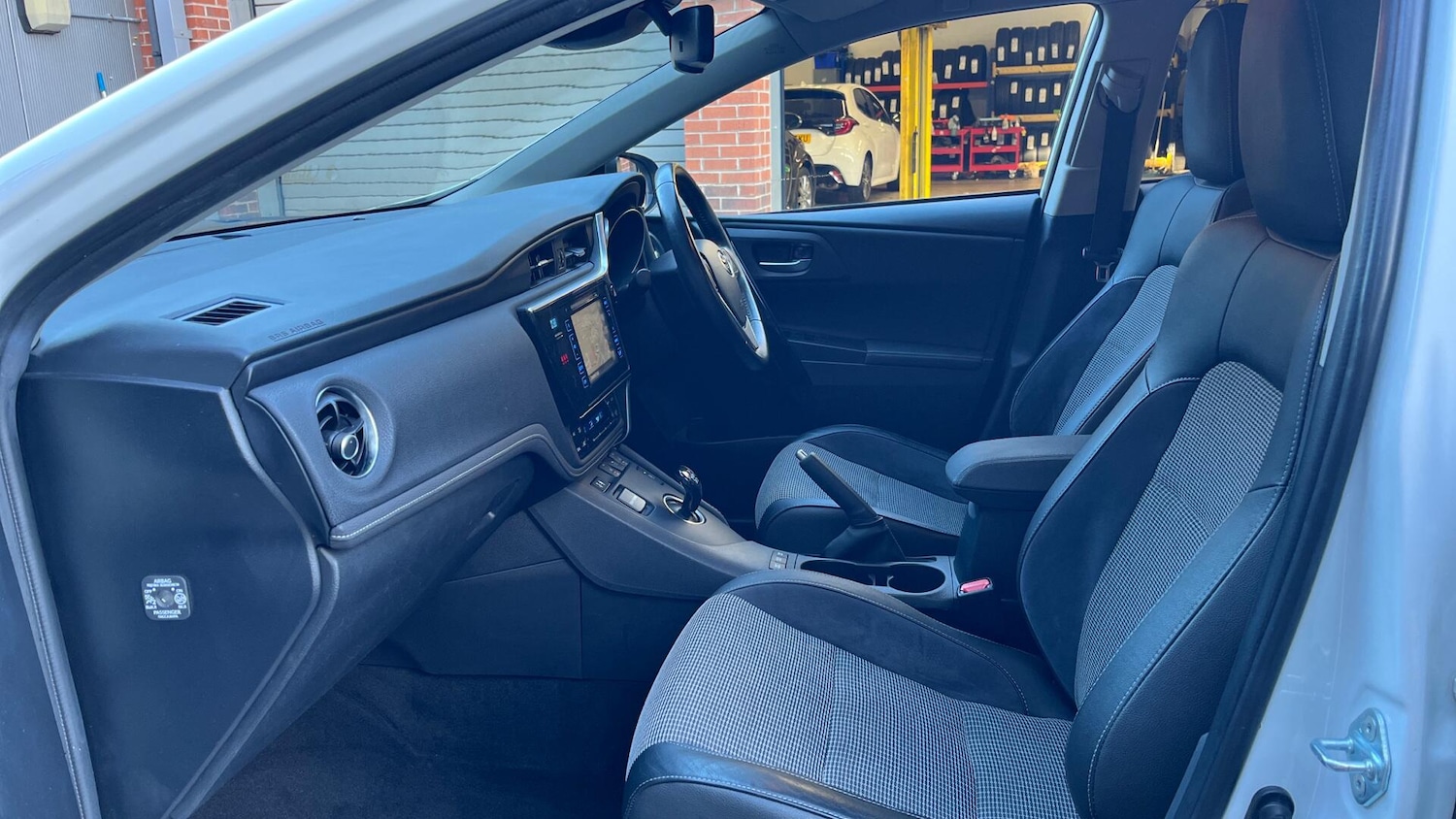 Used Toyota Auris 2017 for sale - 76735102: Photo 10