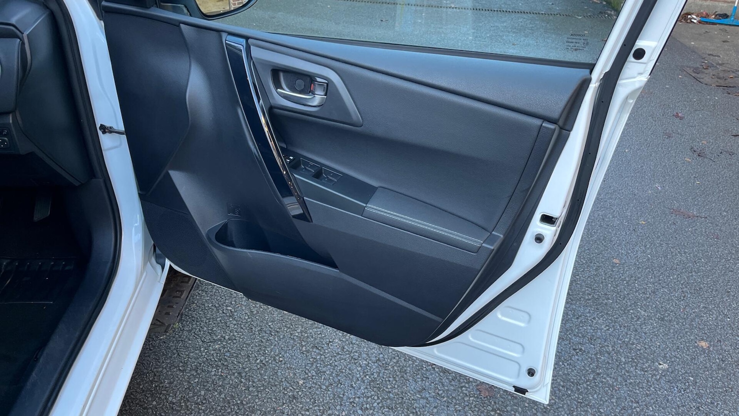 Used Toyota Auris 2017 for sale - 76735102: Photo 23