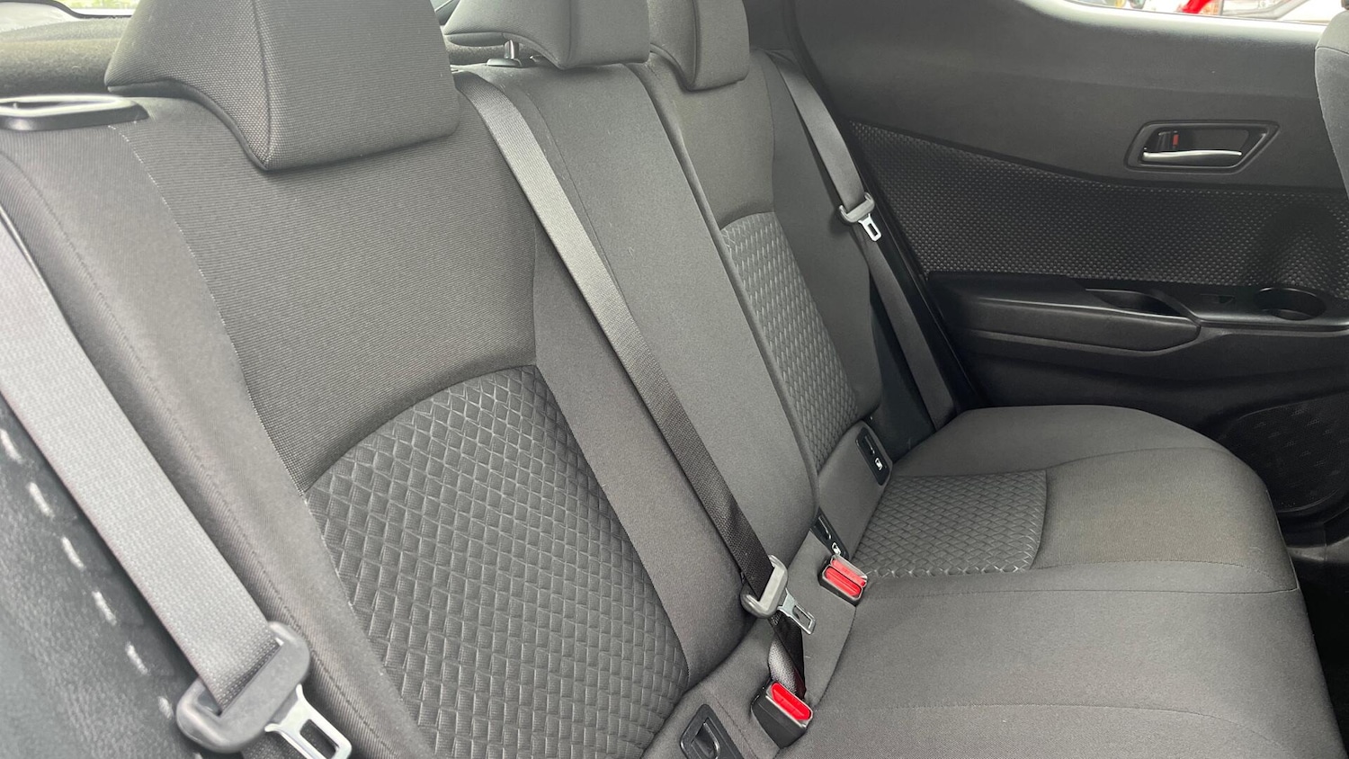 Used Toyota C-HR 2023 for sale - 75647115: Photo 12