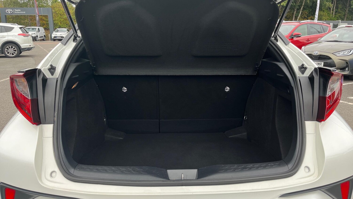 Used Toyota C-HR 2023 for sale - 75647115: Photo 14