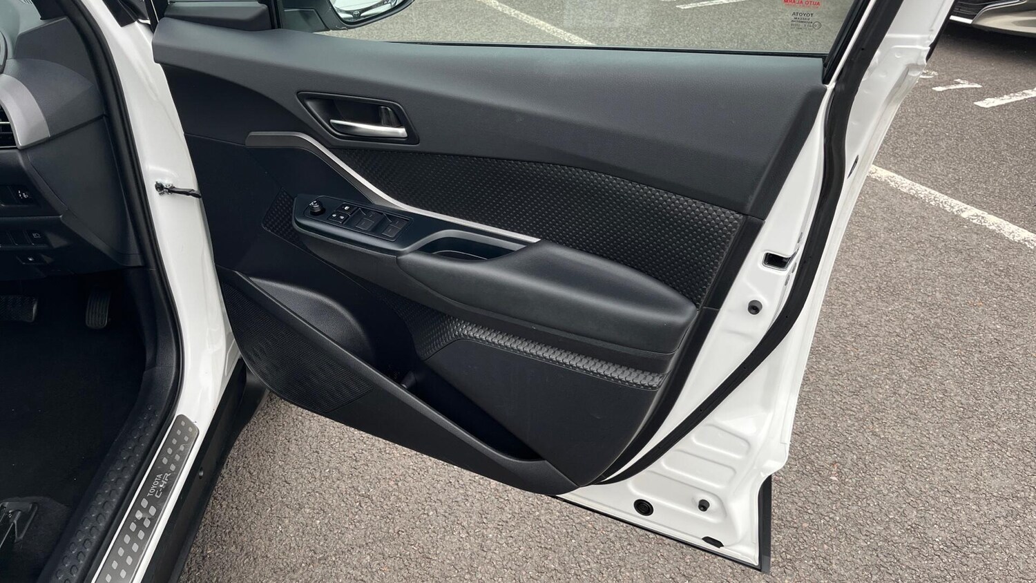 Used Toyota C-HR 2023 for sale - 75647115: Photo 23