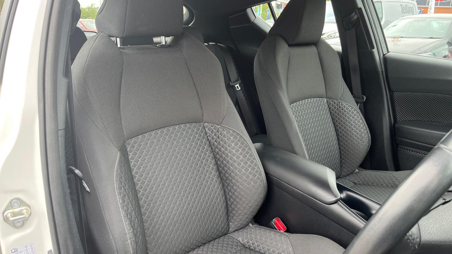 Used Toyota C-HR 2023 for sale - 75647115: Photo 25