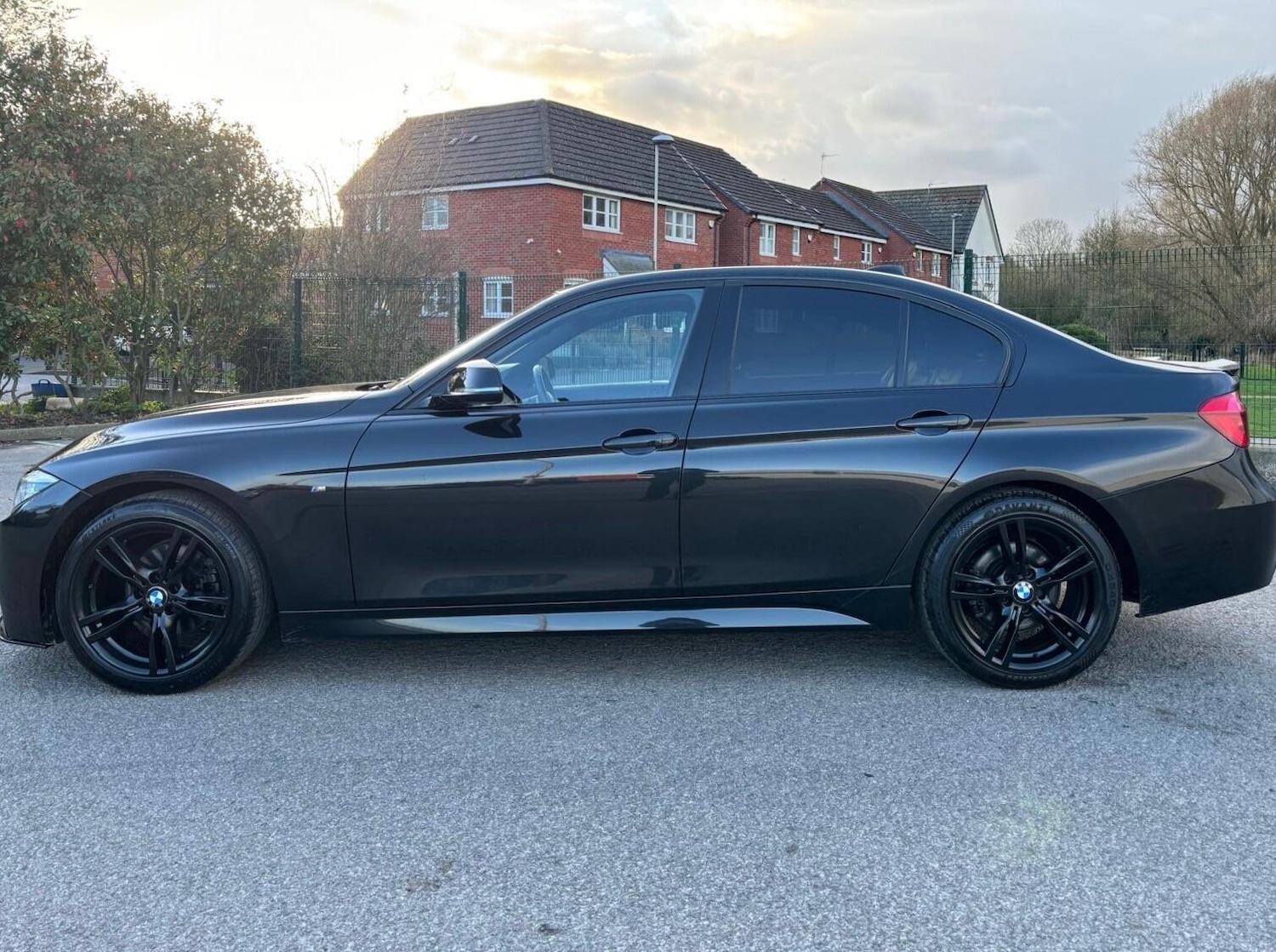 Used BMW 3 Series 2017 for sale - 77925373: Photo 2