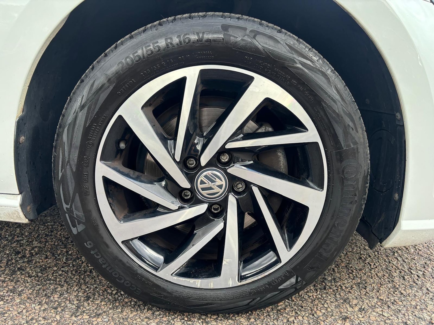 Used Volkswagen Golf 2019 for sale - 76988997: Photo 33