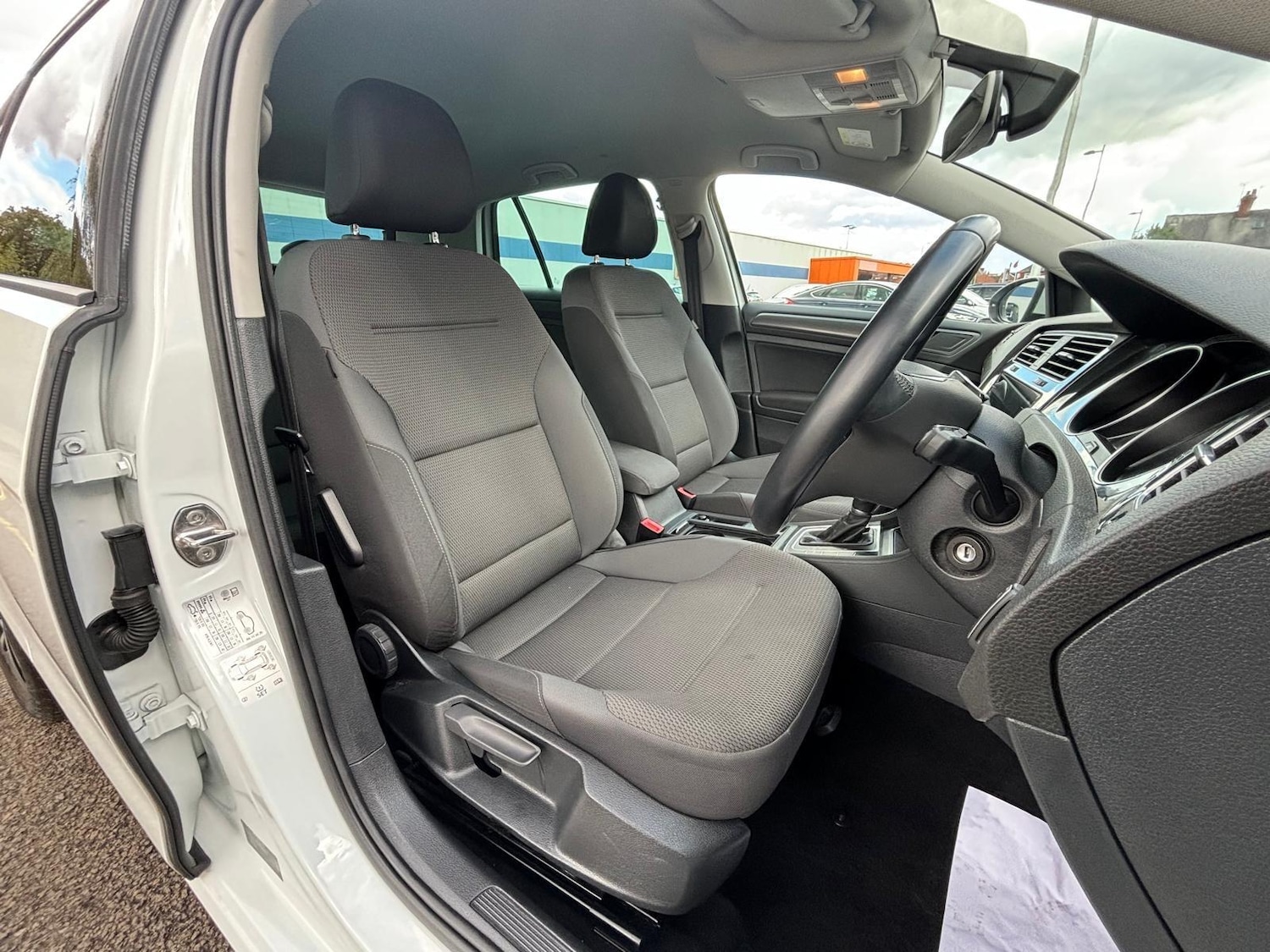 Used Volkswagen Golf 2019 for sale - 76988997: Photo 9