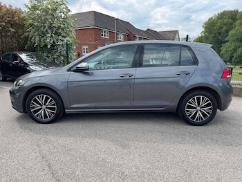 Used Volkswagen Golf 2017 for sale - 78528874: Photo