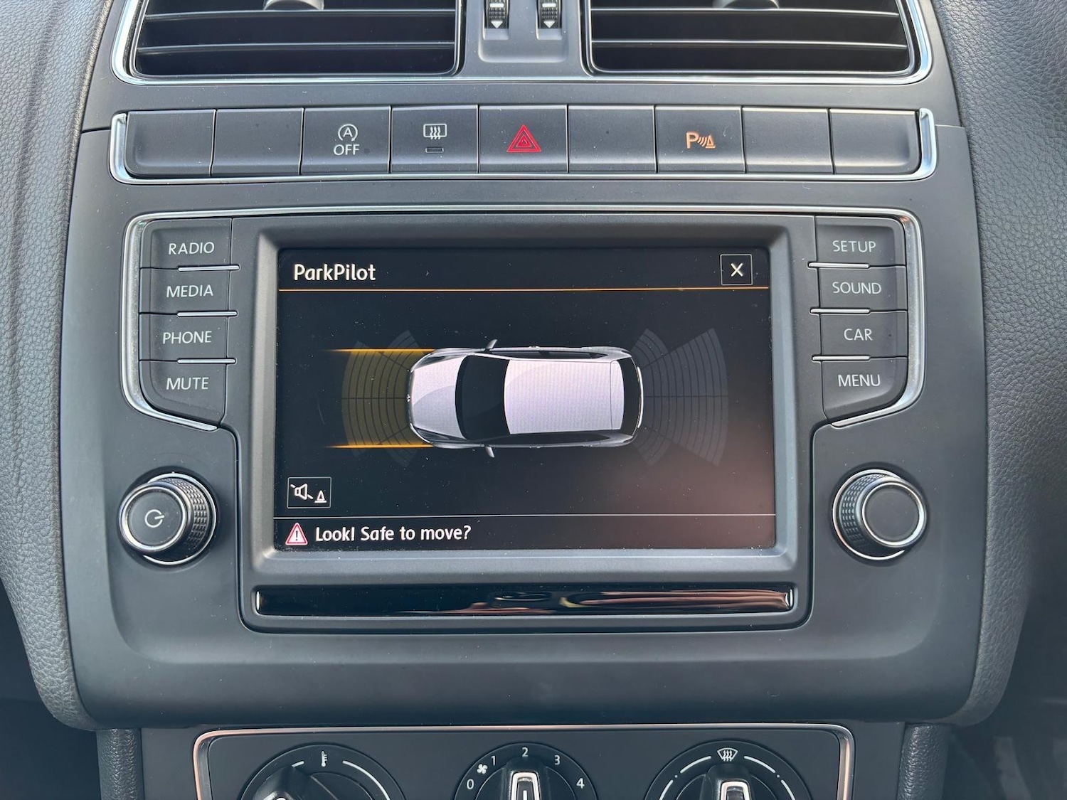 Used Volkswagen Polo 2015 for sale - 78205311: Photo 40