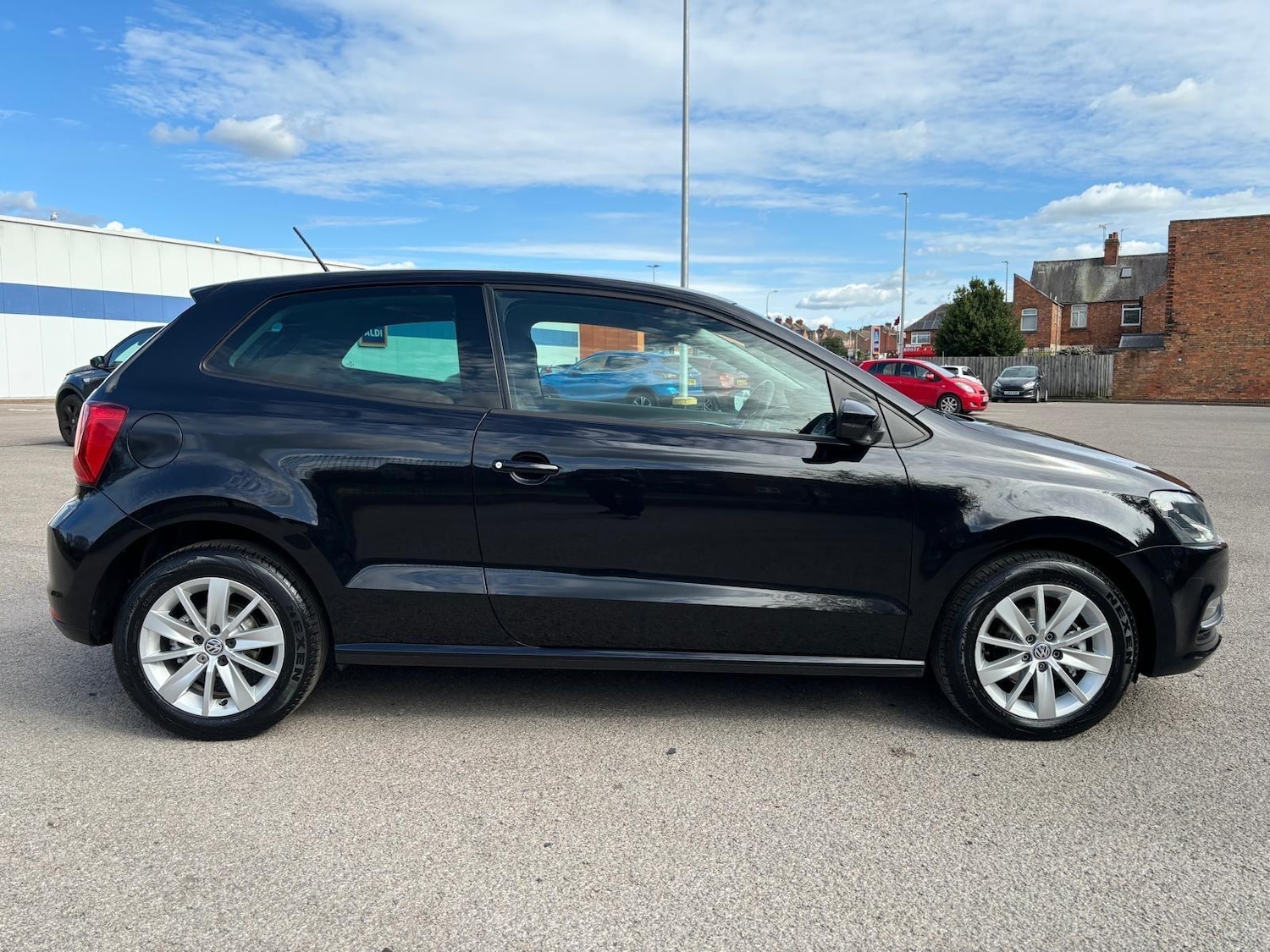 Used Volkswagen Polo 2015 for sale - 78205311: Photo 9