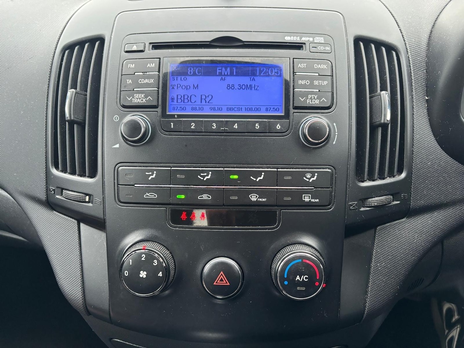 Used Hyundai i30 2010 for sale - 77066439: Photo 15