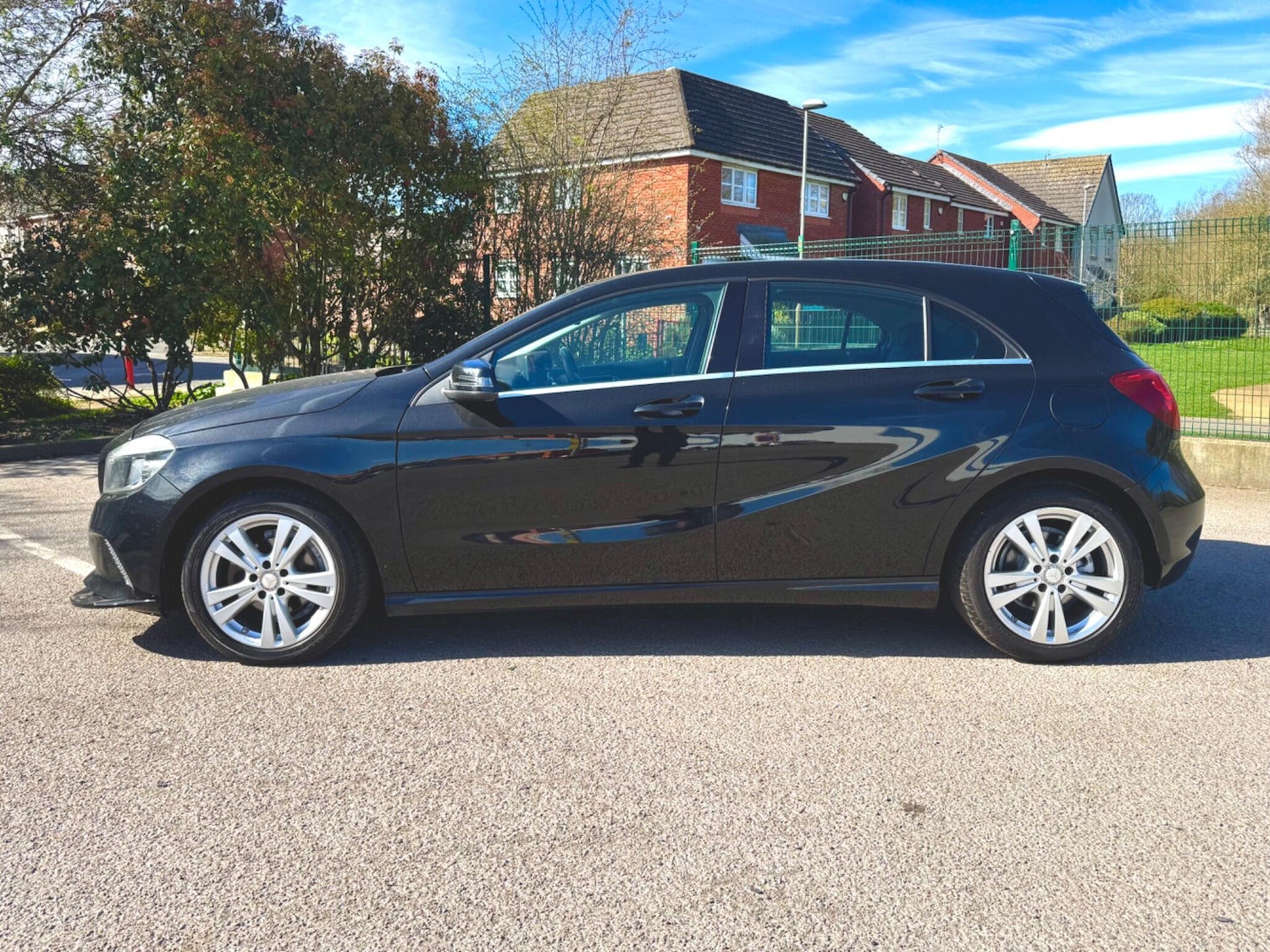 Used Mercedes-Benz A-Class 2017 for sale - 77925984: Photo 2