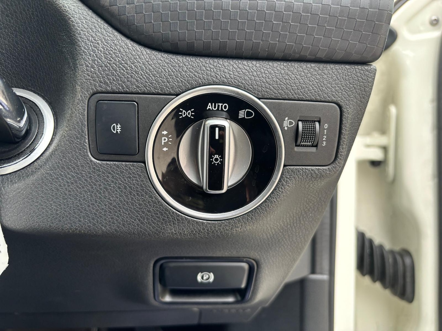 Used Mercedes-Benz A-Class 2015 for sale - 76122546: Photo 10