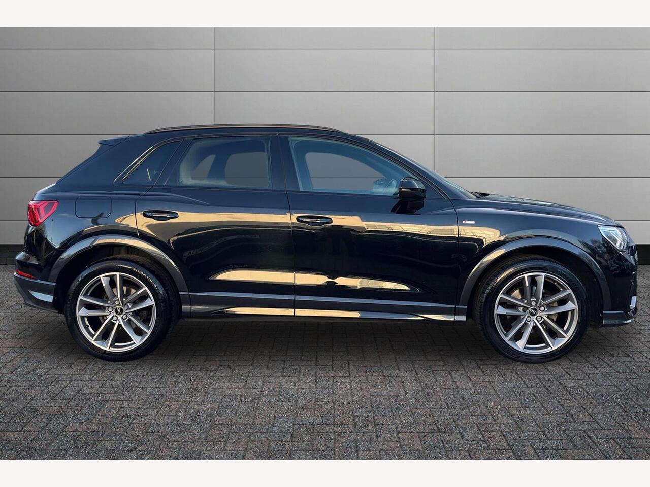Used Audi Q3 2023 for sale - 76676845: Photo 4